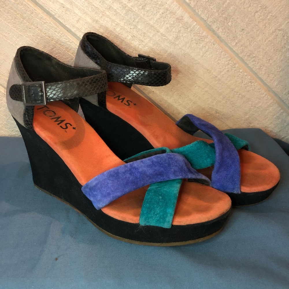Rare!  TOMS suede wedges